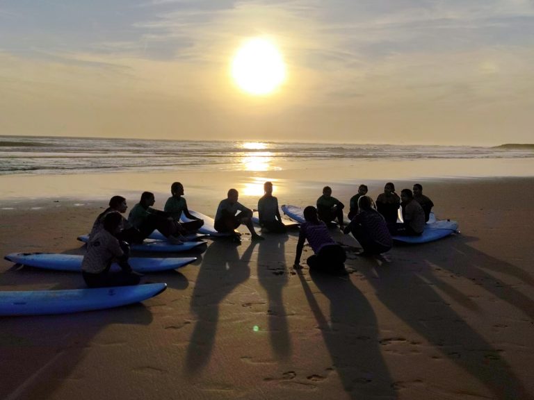 Gemeinsam stark für Mädchen und Frauen im Surfsport: Zu Besuch bei den WaveSisters